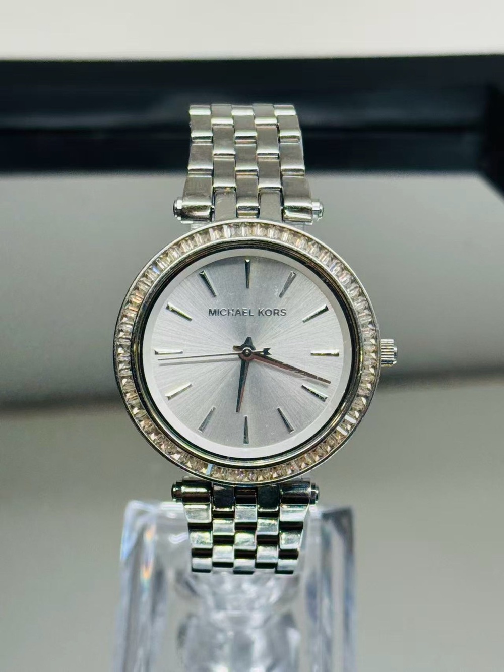 Michael Kors Women Quartz Watch Silver Tone Crystal Bezel 33mm New Battery Runs